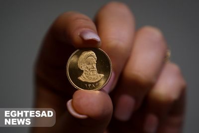 21 سقوط آزاد قیمت طلا و سکه؛ شوک هستهای به بازار/ ورود خریداران کلید خورد/ پیشبینی قیمت سکه امروز ۵ آذر 1403