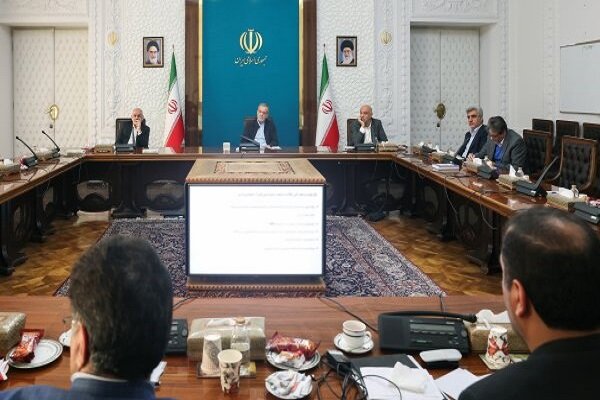 پزشکیان: زنجیرههای تولید شرکتها باید به صورت واحد مدیریت شوند پزشکیان: زنجیرههای تولید شرکتها باید به صورت واحد مدیریت شوند